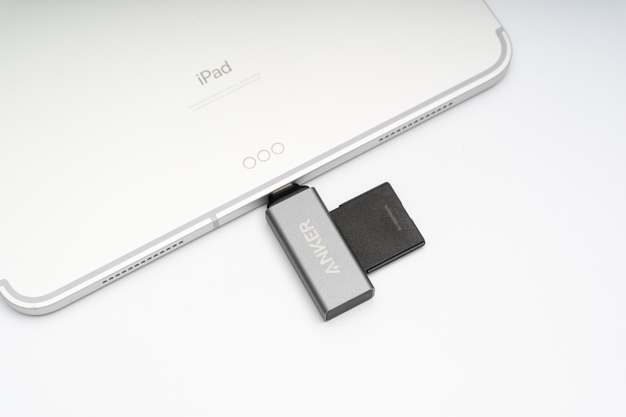 カメラで撮った写真をiPad Proに読み込むのに便利な小型SDカードリーダー「Anker USB-C 2-in-1 カードリーダー」